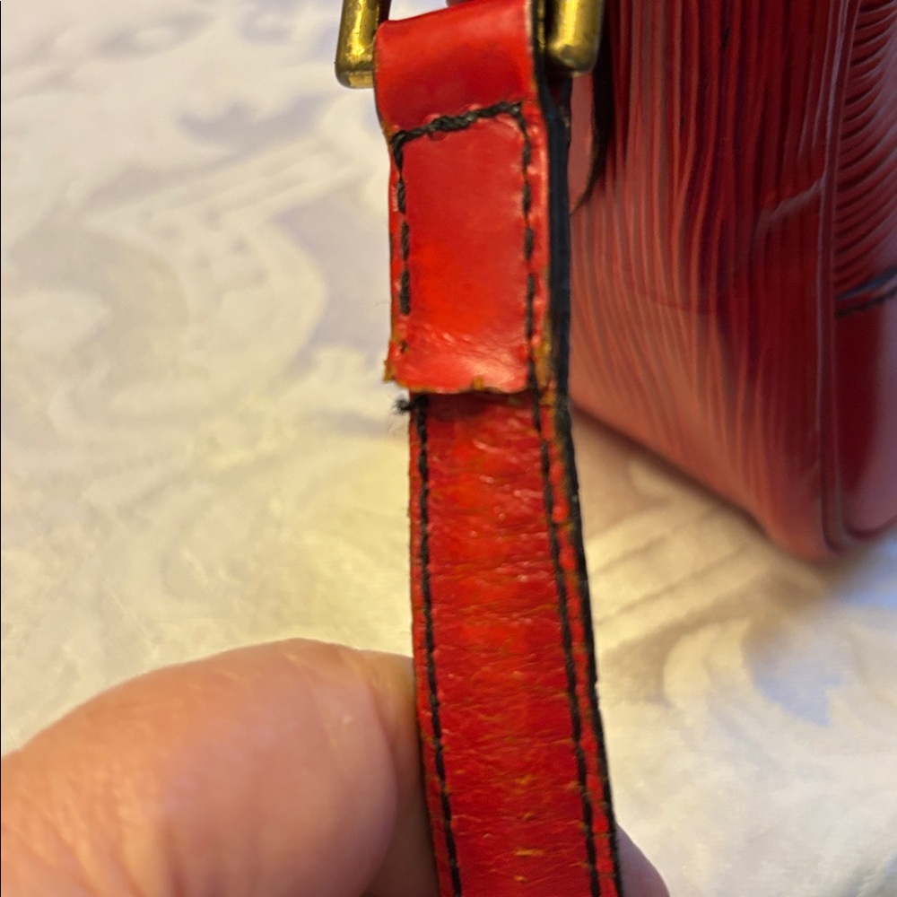 Red Louis Vuitton Trocadero Crossbody Shoulder Bag - Epi Leather - Picture 5 of 8